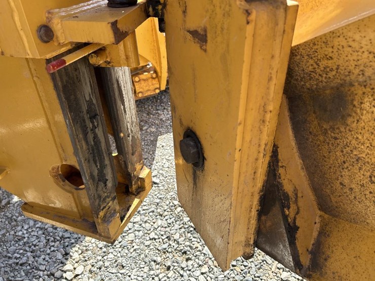 2001-deere-772ch-image-61