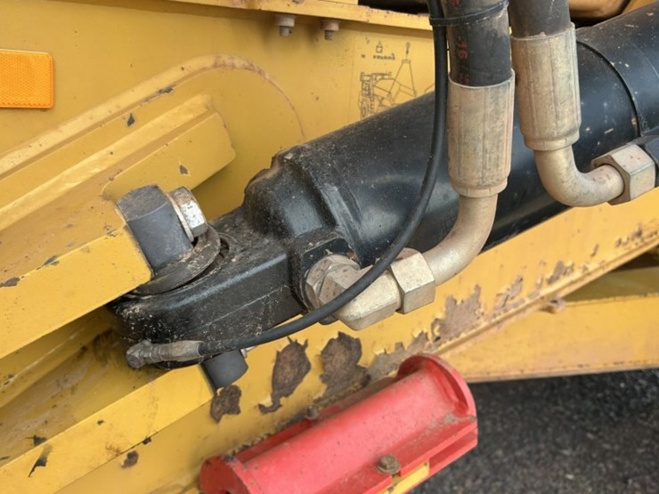 caterpillar-745-image-13