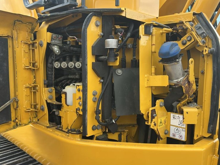 2021-komatsu-pc228-image-15