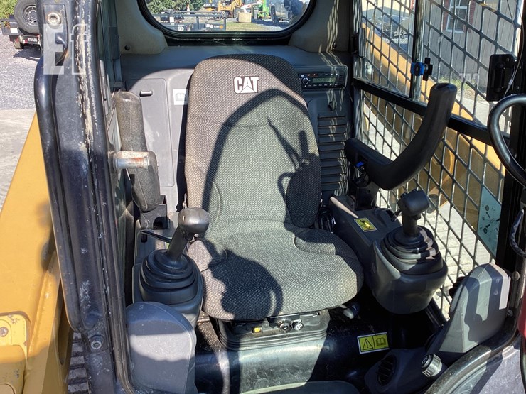 2019-caterpillar-239d-image-14