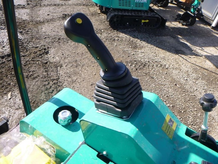 2025-agt-h15r-hydraulic-excavator-image-23
