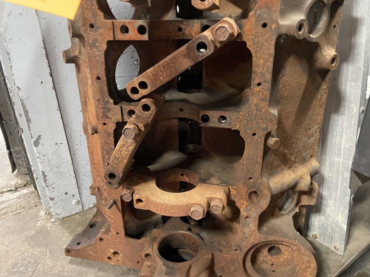 #5544-•-chevy-350-engine-block-(cw)-image-6
