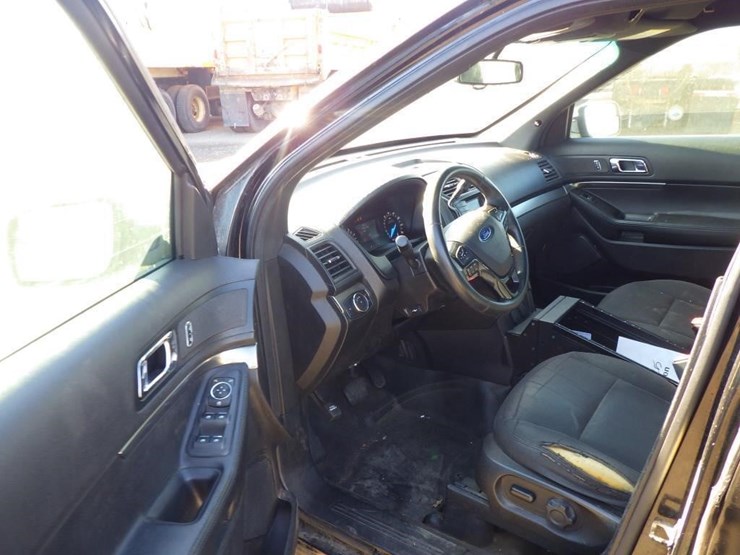 2018-ford-explorer-image-5