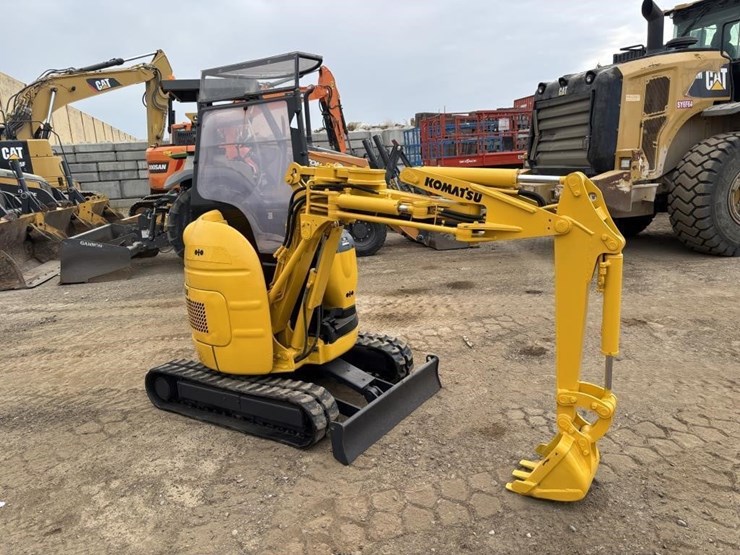 komatsu-pco8uu-1f-hydraulic-excavator-image-2