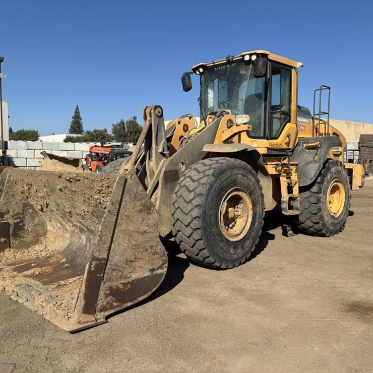2015 VOLVO L110H