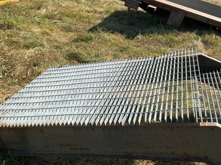 #205-•-deck-and-stairs-image-6