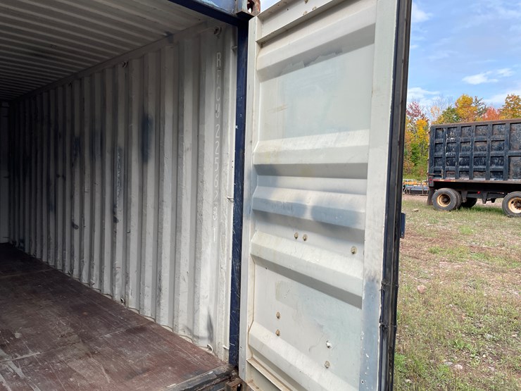 #8106-•-20'-standard-height-shipping-container-image-12