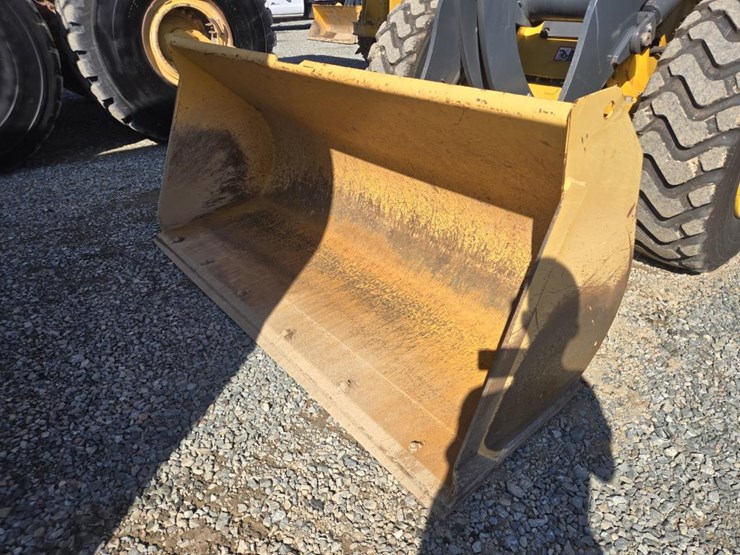 2019-deere-344l-image-9