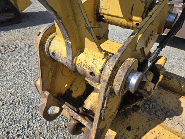 2006-caterpillar-m318-image-12