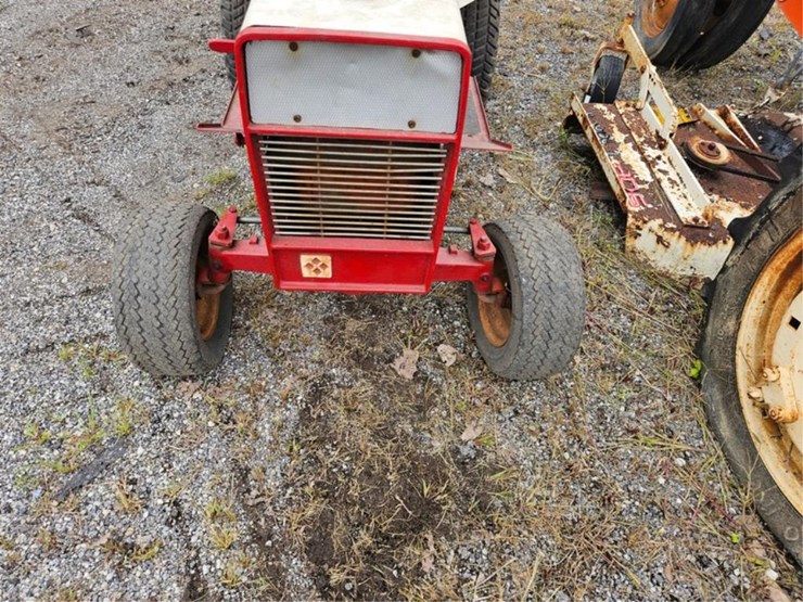 #2036-•-gravely-810-garden-tractor-image-9