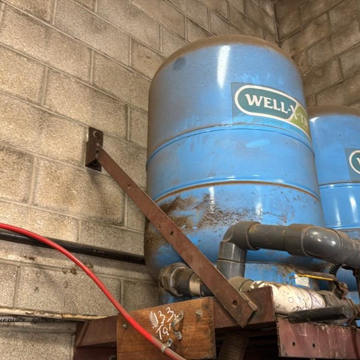 #133 • Well Trol Pressure Bladder Tank 50 Gal