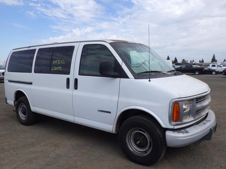 1999-chevrolet-express-3500-image-2