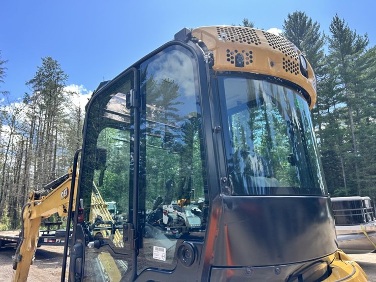 #1034-•-2023-caterpillar-302.7-cr-mini-excavator-image-24