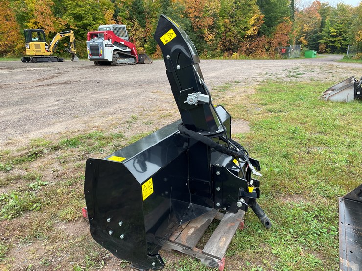 #8065-•-2024-bad-boy-4035ch-4wd-tractor-with-front-mount-berco-66"-snowblower-image-72