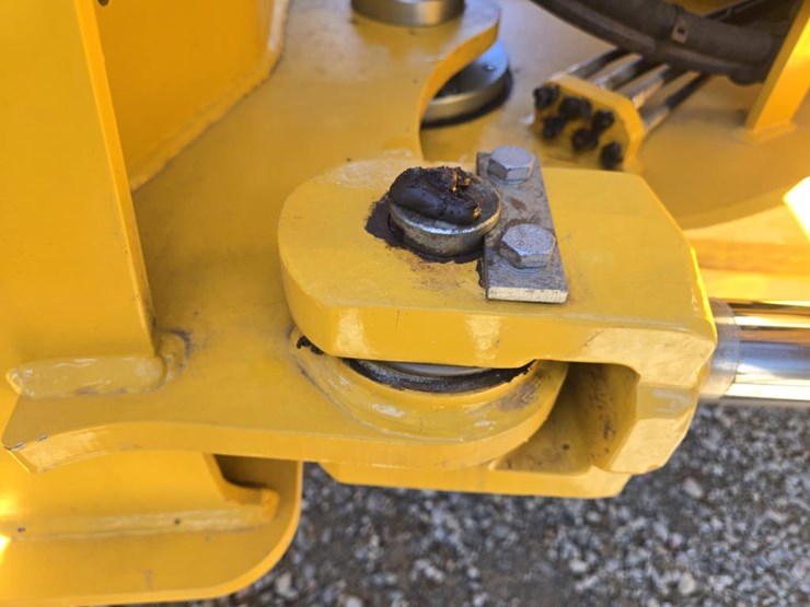 2019-deere-344l-image-31