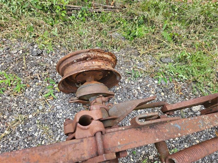 #2068-•-allis-chalmers-2b-pull-plow-image-16