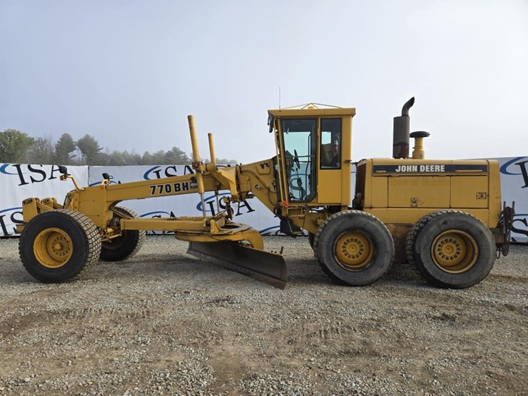deere-770bh-image-2