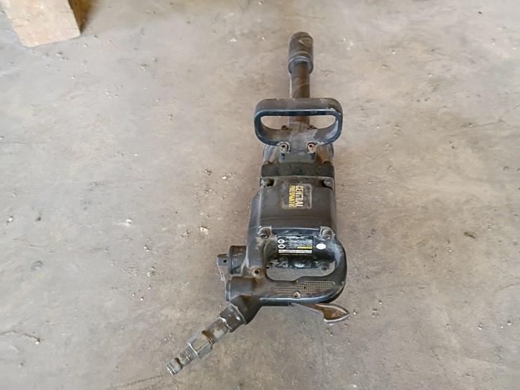 #204-•-central-pneumatic-1"-impact-wrench-image-2