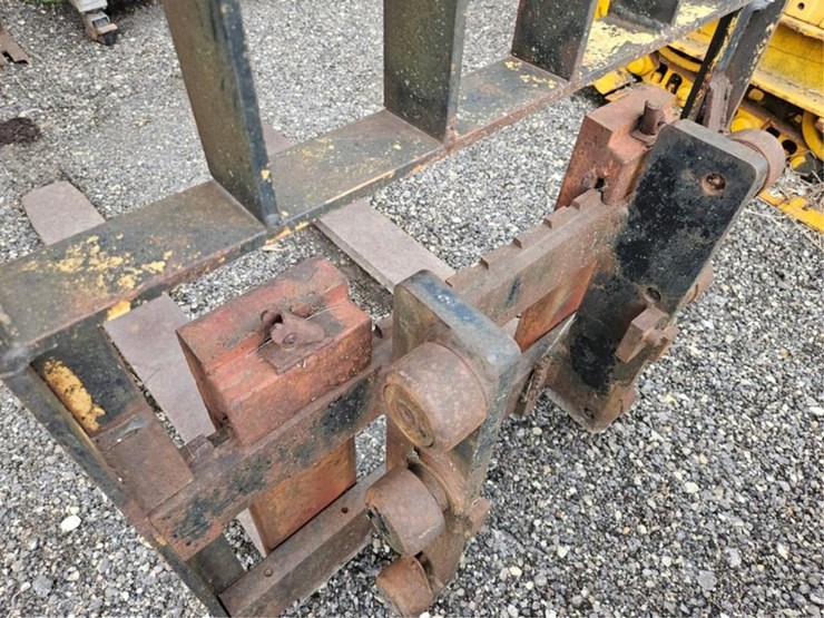 #2048-•-42"-fork-lift-pallet-forks-image-10
