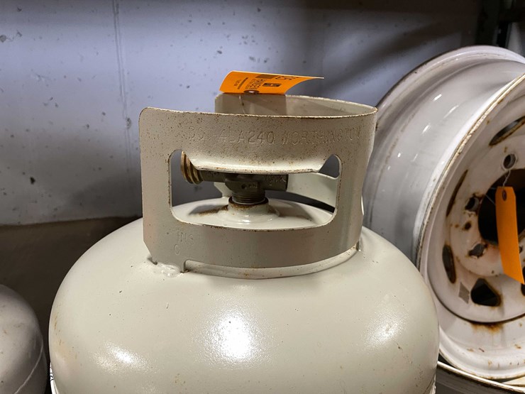 #5525-•-grill-propane-tank-(cw)-image-9