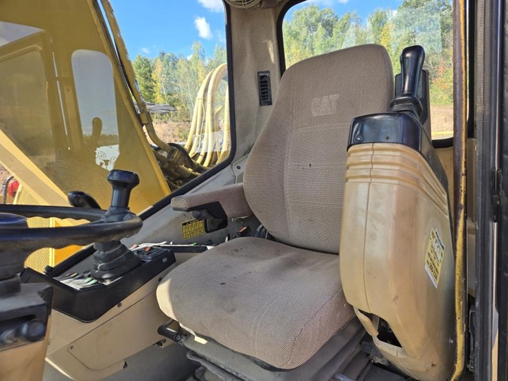 2006-caterpillar-m318-image-63