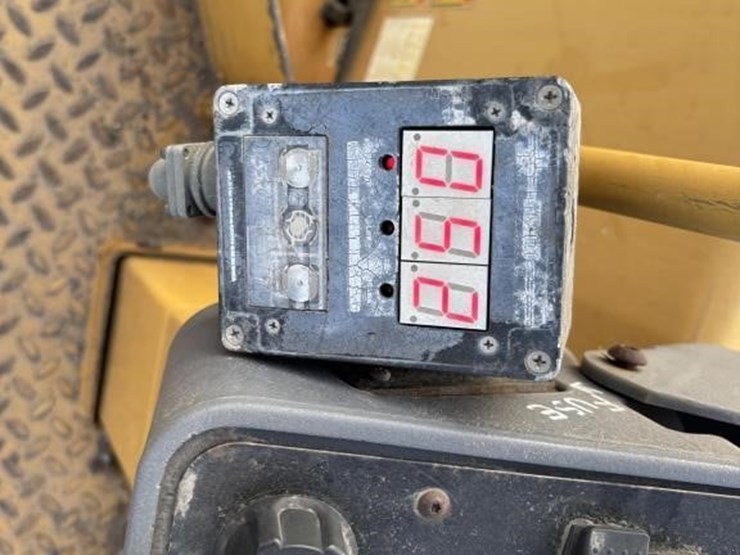 caterpillar-cb34-image-22