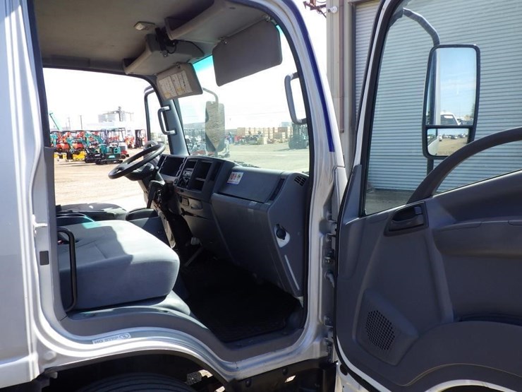 2018-isuzu-nqr-image-7