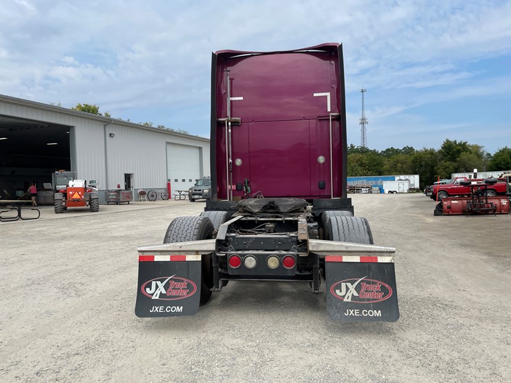 2013-kenworth-t700-image-6