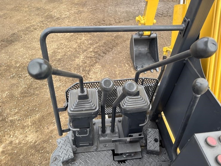 komatsu-pc28uu-image-26