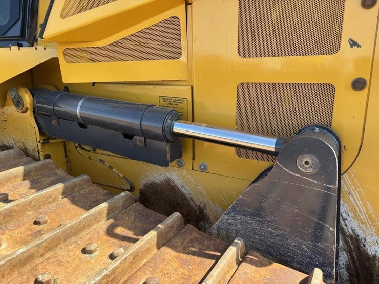 2017-deere-750k-image-13