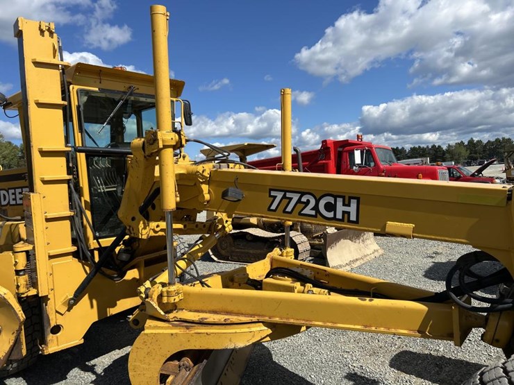2001-deere-772ch-image-58