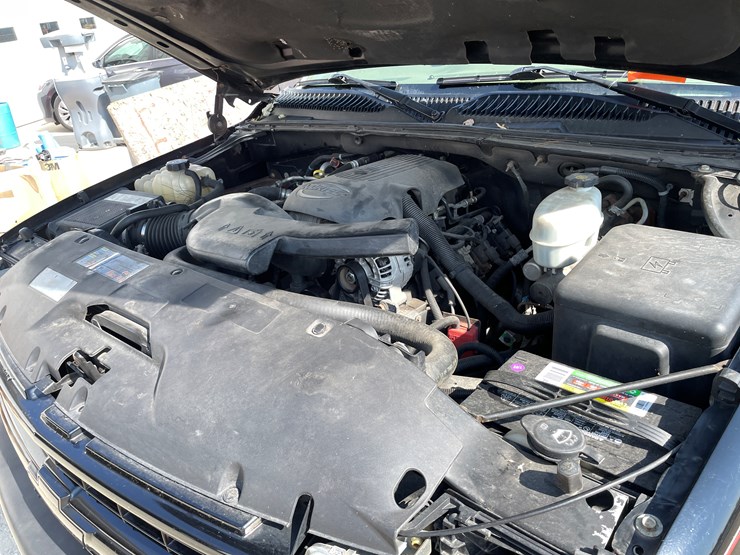#1020-•-2005-chevy-tahoe-4x4-suv-(has-wi-title)-image-36