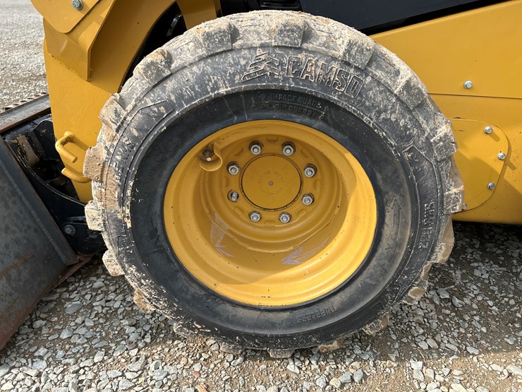 2021-caterpillar-236d3-image-52