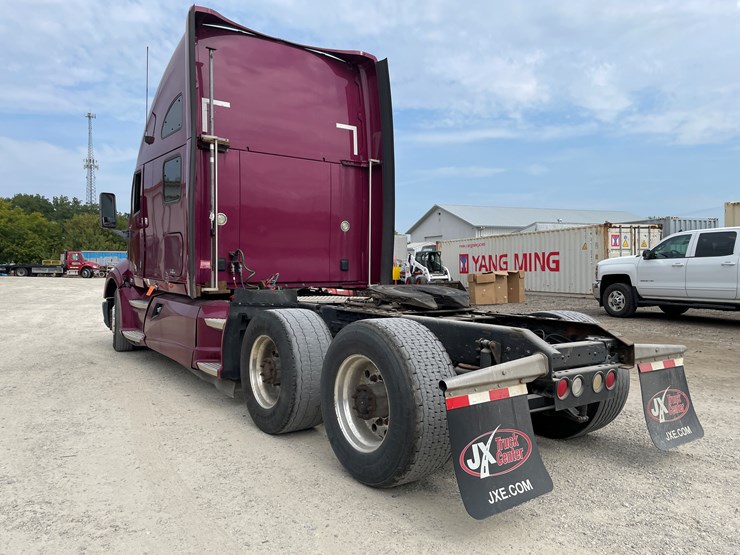 2013-kenworth-t700-image-7