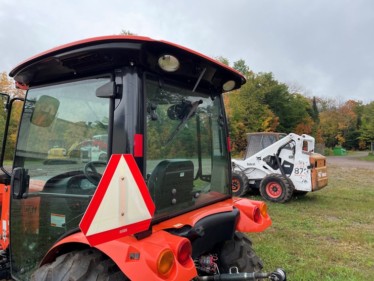 #8065-•-2024-bad-boy-4035ch-4wd-tractor-with-front-mount-berco-66"-snowblower-image-28