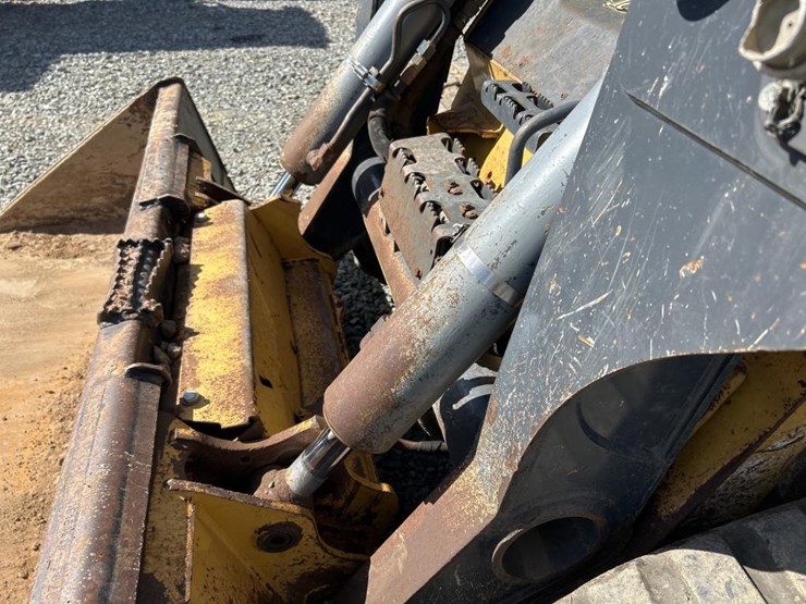 2018-deere-333g-image-12
