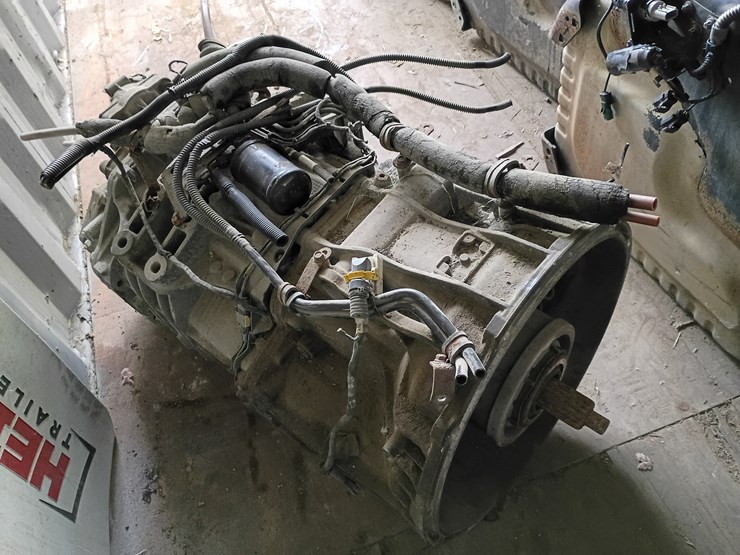 #208-•-detroit-semi-transmission-image-3