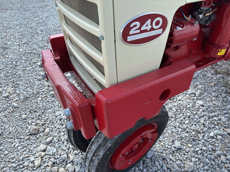 farmall-240-image-10