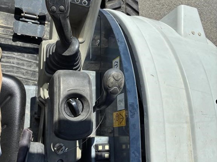2019-takeuchi-tb240-image-21