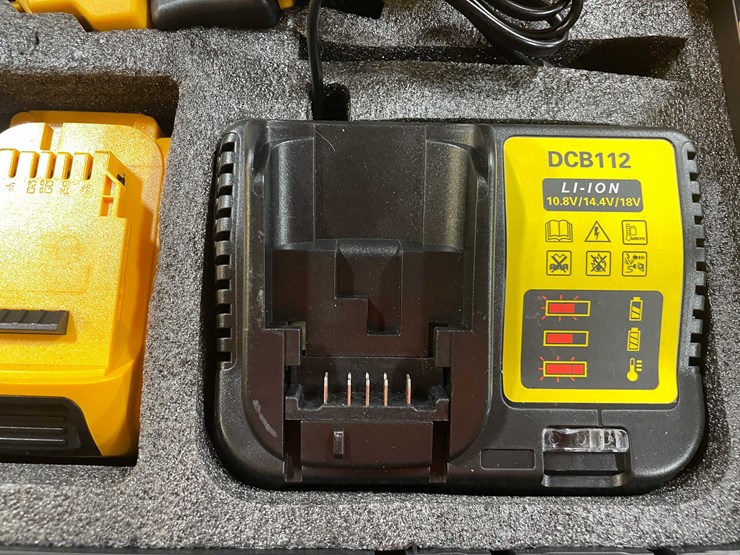 #5559-•-dewalt-compatible-cordless-ratchet-wrench,-batteries,-charger-and-case-(pr10)-image-4