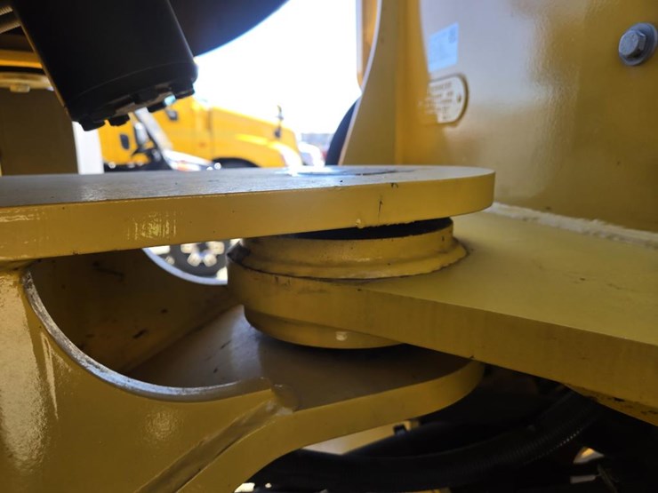 2019-deere-344l-image-35