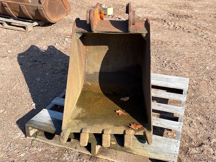 #8206-•-5-tooth-excavator-bucket-image-2