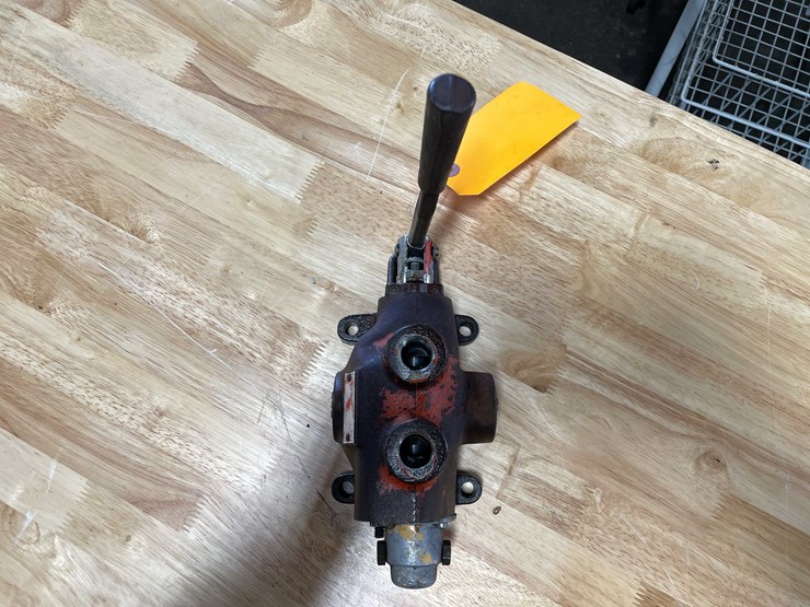 #5543-•-log-splitter-hydraulic-valve-(cw)-image-6