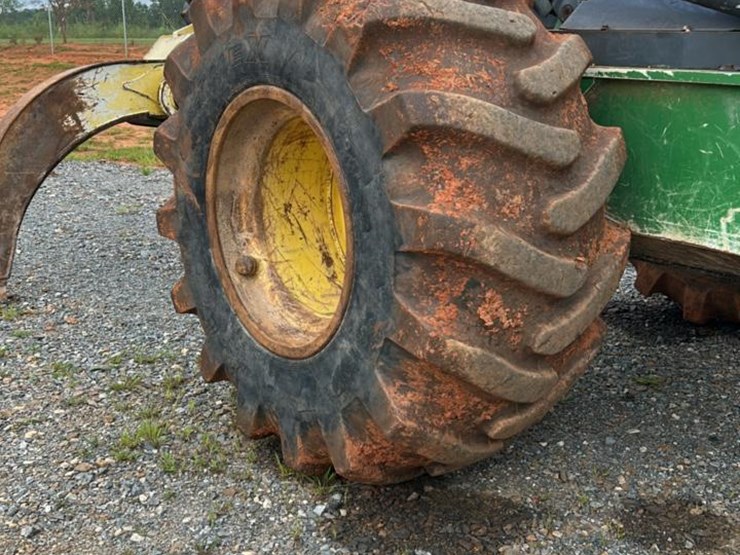 2018-deere-648l-image-10