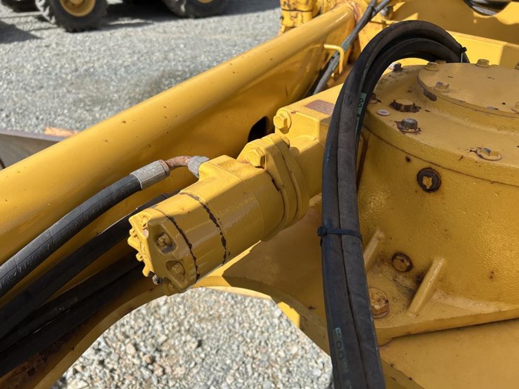 2001-deere-772ch-image-48