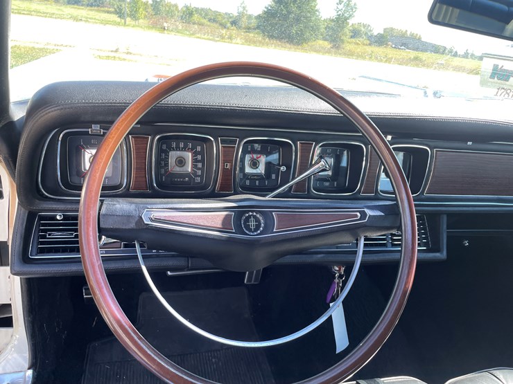 #1022-•-1969-lincoln-continental-mark-iii-image-42