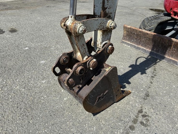 2019-takeuchi-tb240-image-5