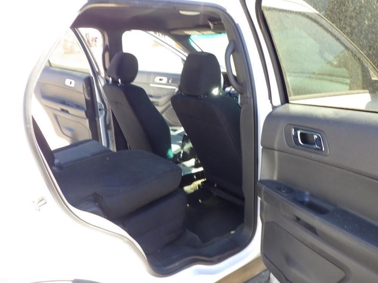 2015-ford-explorer-image-8