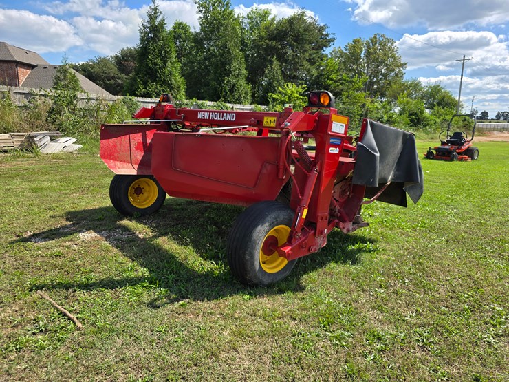 2023-new-holland-210-image-11