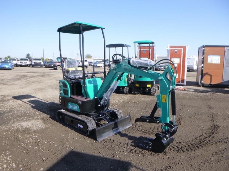 2025-agt-qh12r-hydraulic-excavator-image-2